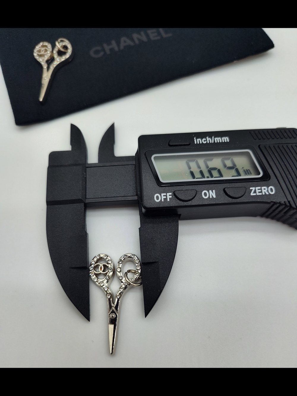 CHANEL Crystal CC Scissors Zipper Pull Charm Pair Silver Tone + Dust Bag EUC - Picture 5 of 6